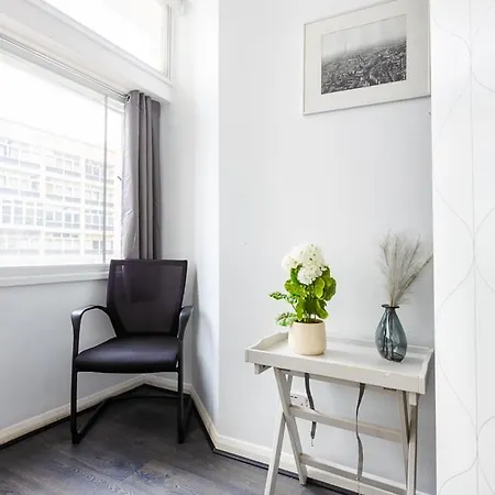 Ldn 2bd Near Bridge