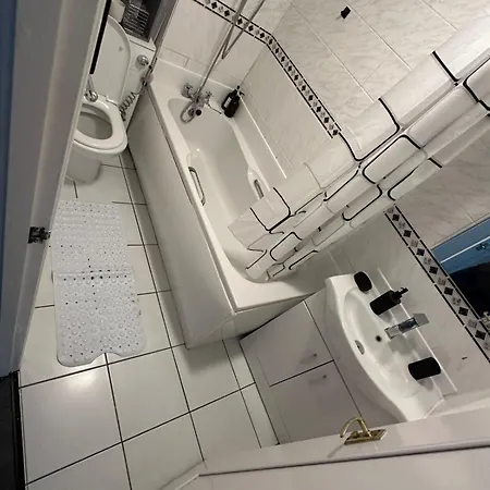 Ldn 2bd Near Bridge London
