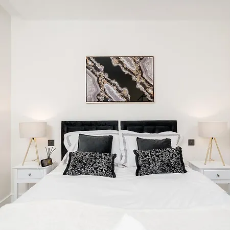 Battersea 2br Flat - Gym, Balcony, Parking, Great Location - Long Welcome *