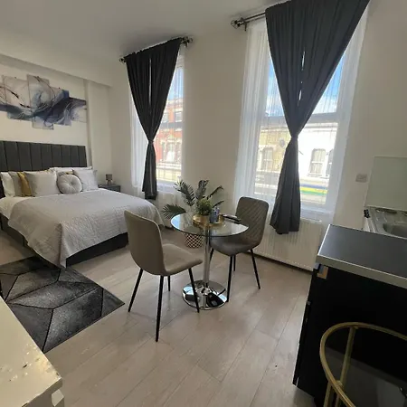 Apartamento Spacious 10 Mins To Metro 1 Min To The Bus