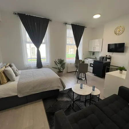 Spacious 10 Mins To Metro 1 Min To The Bus * Londres