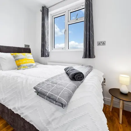 Bright 4br 2ba Gem In Wembley - Sleeps 8 Apartamento Harrow