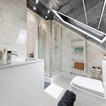 Apartamento Bright 4br 2ba Gem In Wembley - Sleeps 8 *