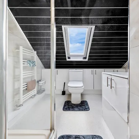 Bright 4br 2ba Gem In Wembley - Sleeps 8 *