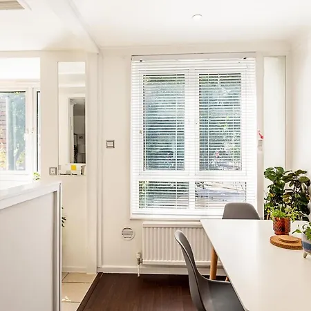 Apartment Bright & Cosy One-bed London