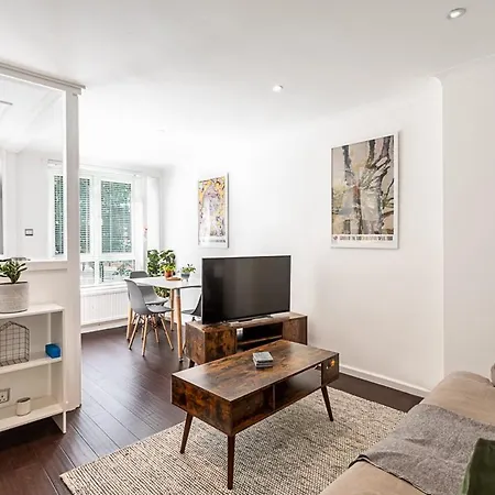 Bright & Cosy One-bed London