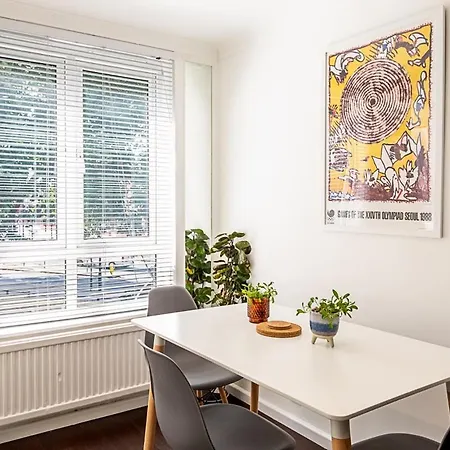 Bright & Cosy One-bed *