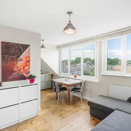 Amazing Floor Flat With View ロンドン