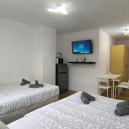4 Pers Style Near South Wimledon Station R3 Guest house *