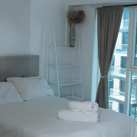 Luxury 2br With Views And By Station Canning Town London