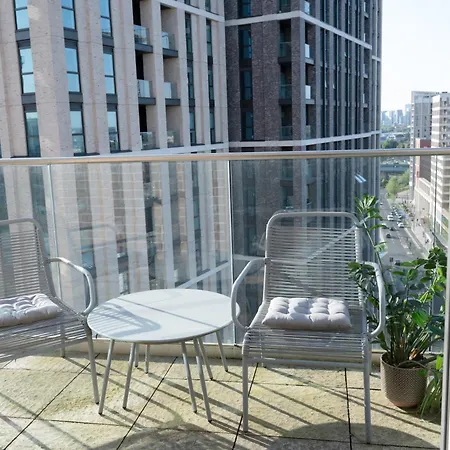 Luxury 2br With Views And By Station Canning Town Apartment