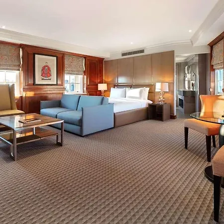 Radisson Blu Hotel, Bond Street فندق 4*
