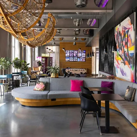 Moxy Excel Отель