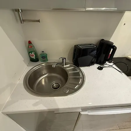 Letzi Premium Cozy Retreat Private En-suite Rooms, Wembley