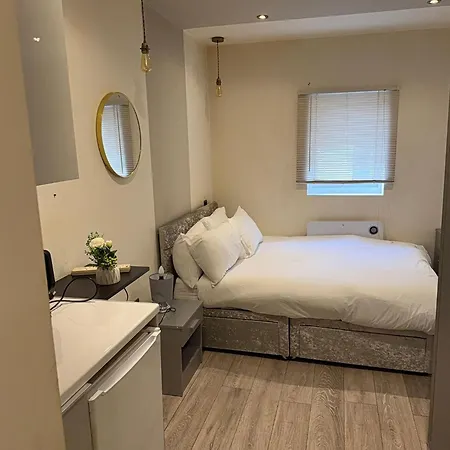 Guest house Letzi Premium Cozy Retreat Private En-suite Rooms, Wembley London