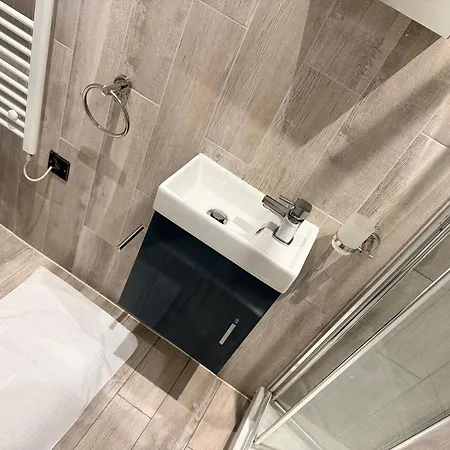 Letzi Premium Cozy Retreat Private En-suite Rooms, Wembley London