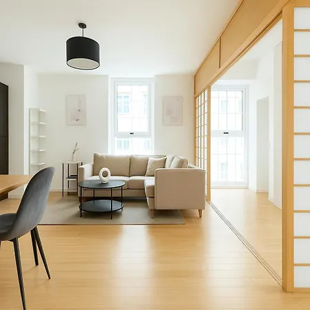 2 Bed Flat With Balcony In Dalston