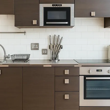 2 Bed Flat With Balcony In Dalston Apartment *