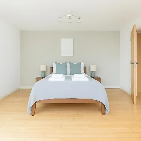2 Bed Flat With Balcony In Dalston * London