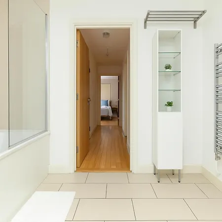 2 Bed Flat With Balcony In Dalston Apartment *