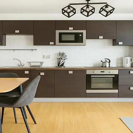 2 Bed Flat With Balcony In Dalston Apartment London