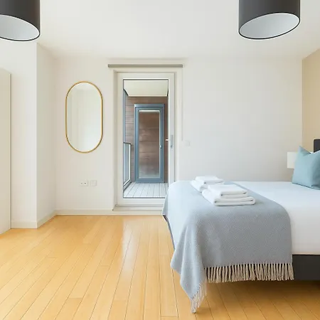 2 Bed Flat With Balcony In Dalston Apartment
