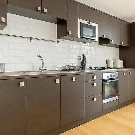 Apartment 2 Bed Flat With Balcony In Dalston *