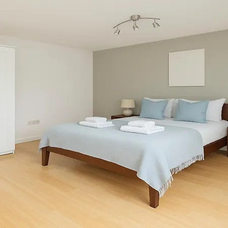 2 Bed Flat With Balcony In Dalston * London