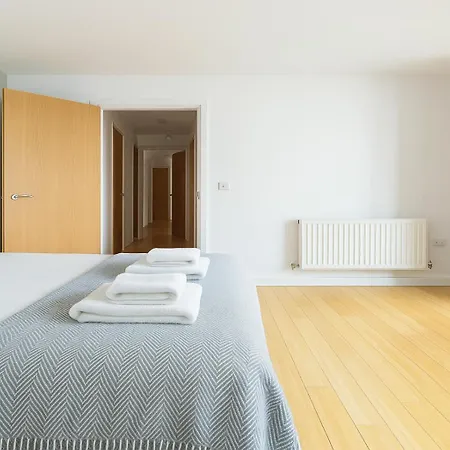 Apartment 2 Bed Flat With Balcony In Dalston *