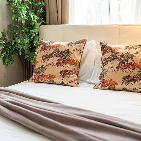 Cute 1 Bedroom With Sofa Bed By Line Station London
