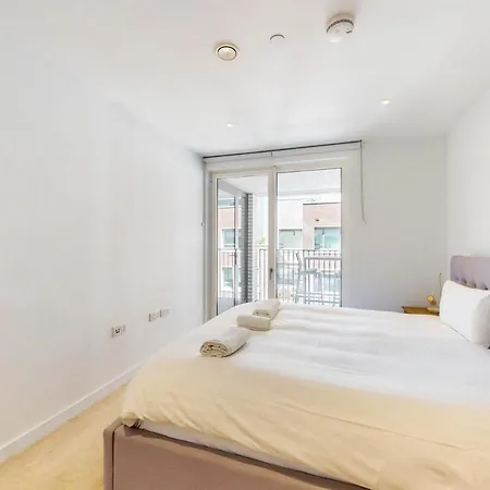 Apartment Chic 1 Bed Flat With Balcony Walking Distance To Tube