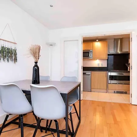 Terraced Riverview Apartmán *