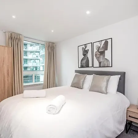 2 Bed With Large Terrace דירה *