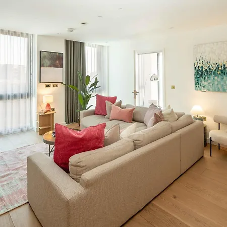 Kings Cross Canal View Apartment