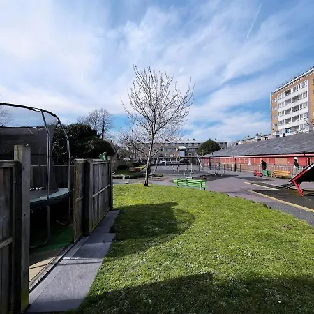 Peckham Sleeps 6