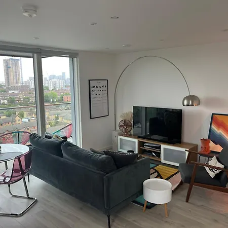 3 Beds With Fabulous Views London