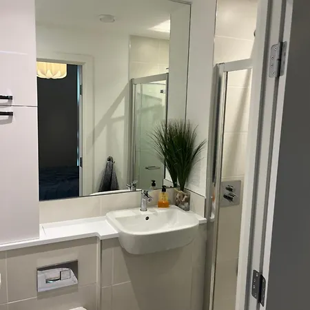 3 Beds With Fabulous Views Apartment London
