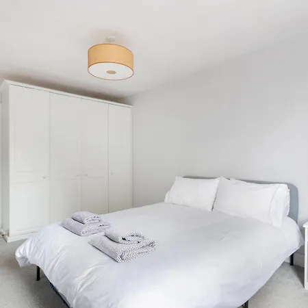 1 Bed Clapham Junction Apartment *