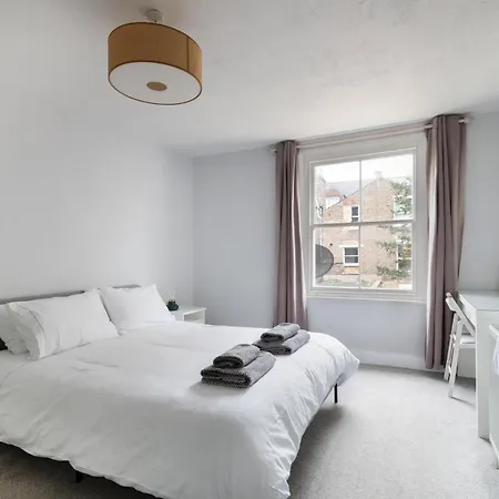 1 Bed Clapham Junction London