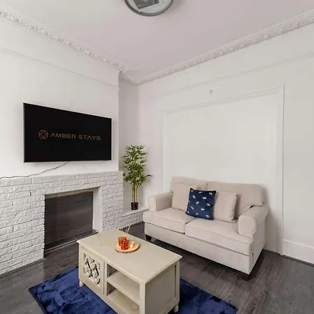 Holiday home Modern 4 Bed In East Ham Perfect For Business & Contractors Sleeps 8 London
