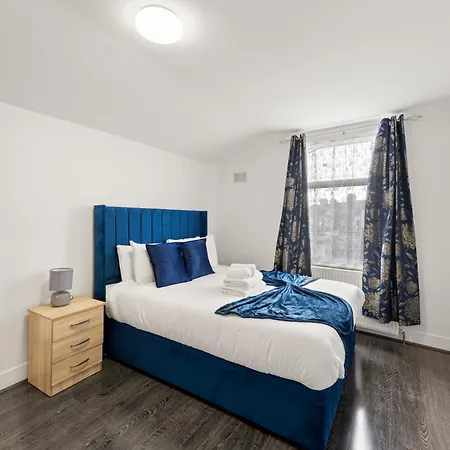 Modern 4 Bed In East Ham Perfect For Business & Contractors Sleeps 8 London