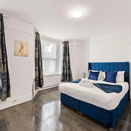 Modern 4 Bed In East Ham Perfect For Business & Contractors Sleeps 8