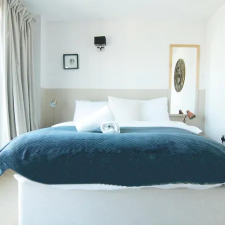 Tower Bridge - Stunning 2 Bed Ensuite Flat Apartment *