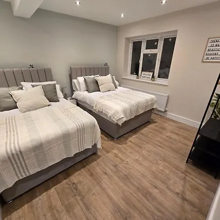 Kew View 2br Sleeps 9, Walk To Tube & Sights *