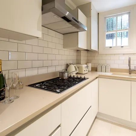 Luxury 3bd 3bth Knightsbridge, South Kensington Apartment