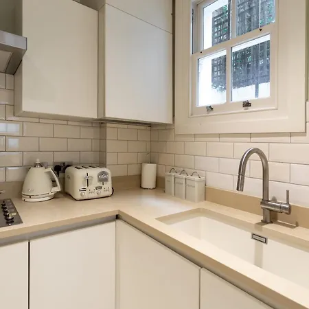 Luxury 3bd 3bth Knightsbridge, South Kensington Apartment London