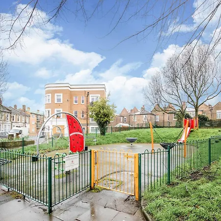 Lovely In With Patio, Cleaning Included *