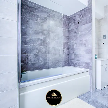 Stylish 1 Bed By Livra Estate Short Lets & Serviced With Free Parking