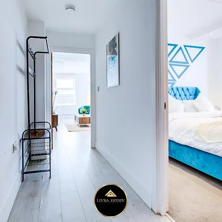 Stylish 1 Bed By Livra Estate Short Lets & Serviced With Free Parking アパート *