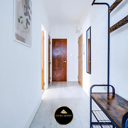 Stylish 1 Bed By Livra Estate Short Lets & Serviced With Free Parking